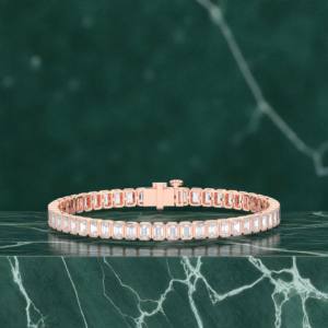 Pulsera de tenis con bisel de diamantes de moissanita de corte esmeralda de 6,62 quilates para mujer hecha en platino de quilates - Product Image 4