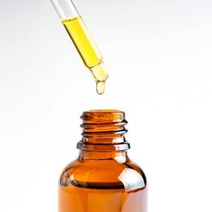 Aceite de Moringa natural puro para el cuidado del cabello y la piel Fabricante indio Proveedor de aceite de semillas de Moringa - Product Image 1