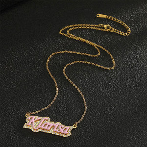 Cadena de eslabones de mariposa cristiana chapada en oro para mujer al por mayor collar de nombre personalizado de esmalte colorido caramelo de perla de imitación - Product Image 5