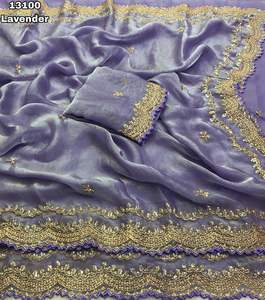 ผ้าซิลค์เนื้อนุ่มสำหรับผู้หญิง พร้อมงานปักดิ้นทองคำและเลื่อม ประดับขอบด้วยลายบัตติส ผลิตในอินเดีย - Product Image 6