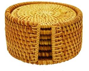 Ensemble de sous-verres décoratifs en rotin idéal pour les arrangements de table de mariage ou les événements spéciaux offrant à la fois style et fonctionnalité en un - Product Image 1