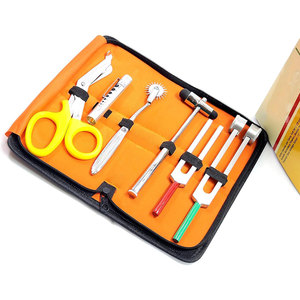 Set de 6 piezas: Martillo de percusión para reflexos auditivos, Linterna de bolsillo, Diapasón C 128/C 512, Tijeras para vendajes de 7.25 pulgadas, Rodillo de Wartenberg - Product Image 2