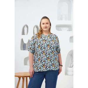 Blusa con cuello mandarín y estampado de margaritas azules para mujer, talla grande, de RMG, top cómodo de tela de viscosa - Product Image 1