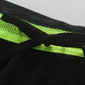 Short de football de qualité supérieure | Évacuation de l'humidité et léger | Logos personnalisés et couleurs disponibles 100% Short de football en polyester - Product Image 3