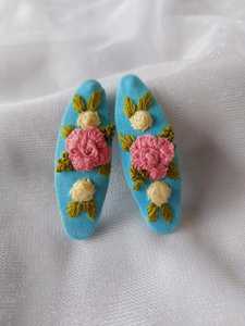 Pinzas para el pelo bordadas hechas a medida con patrones Bordados florales ideales para reventa en tiendas de accesorios para el cabello - Product Image 2