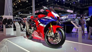 มอเตอร์ไซค์แข่ง CBR600RR ของแท้ใหม่ - Product Image 3