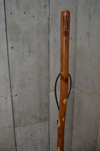 BARNIZADO 15 AÑOS TRADICIÓN fábrica personalizada diseño ÚNICO popular 122cm barnizado camping bastón de senderismo de madera bastón - Product Image 4