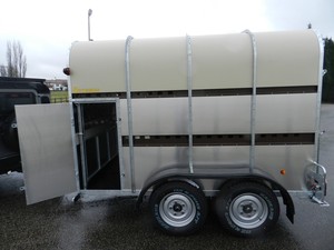 Remolque para Ganado NUEVO/USADO 45HB 10' x 5'8" x 7' del Fabricante, Semirremolque para Caballos y Aves de Corral, Venta al por Mayor, Envío Rápido - Product Image 4