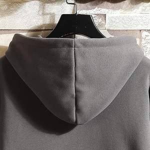 RegalEase Pullover LuxeBlend Hoodie - Eleva tu elegancia casual con una comodidad inigualable y un estilo atemporal apto para la realeza. - Product Image 4