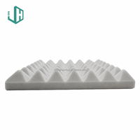 Panneaux acoustiques insonorisants en mousse pyramidale pour usine de production d'éponges