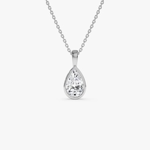 Magnífico colgante clásico con diamante cultivado en laboratorio en forma de pera con engaste de bisel, 1.00 Ct E-F VS, oro de 14K, para regalo de fiesta de compromiso - Product Image 2