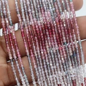 Perles en forme de spinelle naturelle à facettes en forme de cube et de boîte 2.5mm perles coupées en spinelle perles multi-pierres dans une boîte - Product Image 1