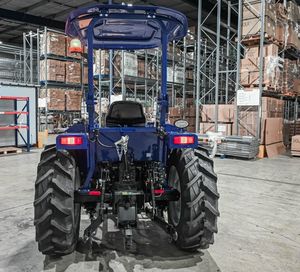 รถแทรกเตอร์มือสอง ยี่ห้อ Lovol รุ่น TE404ROPS แบบมีล้อ ขับเคลื่อน 4 ล้อ พร้อมอุปกรณ์ตักดินด้านหน้า และอุปกรณ์ยกของแบบฟอร์คลิฟท์ - Product Image 2