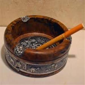ที่เขี่ยบุหรี่ไม้ทรงกลมพร้อมเปลือกไม้ดีไซน์สำหรับใช้ในบ้านและสำนักงาน - Product Image 2