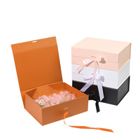Boîtes cadeaux pliables en papier noir mat rigides avec fermeture magnétique personnalisée