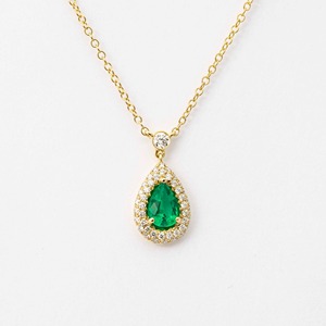 Collar con Colgante de Oro Sólido de 14K con Esmeralda en Forma de Pera de 3.60ct y Diamantes, Joyería Fina y Elegante, Regalo Perfecto para Mujeres en su Cumpleaños - Product Image 3