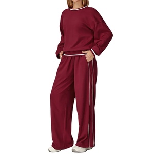 Survêtement de course de gymnastique d'hiver pour femmes Ensemble de sports de plein air confortable avec sweat à capuche contrasté Ensemble 2 pièces - Product Image 1