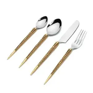 Ensemble de couverts de qualité supérieure avec poignées finies en or, élégants ustensiles en acier inoxydable pour dîners de luxe, mariages et usage domestique - Product Image 1