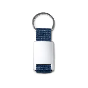 Portachiavi in Denim Personalizzato e Moschettone, Gadget Personalizzabili per Uso Promozionale - Product Image 1