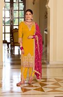 Salwar Kameez pour femmes très demandé, style culturel Punjabi élégant, vêtements de fête, prêt-à-porter, en coton et polyester.