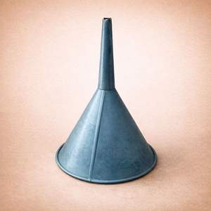 Entonnoir en métal robuste pour un transfert de liquide rapide et sans déversement, conception à large ouverture, idéal pour le garage, l'atelier, la cuisine et l'usage domestique - Product Image 2