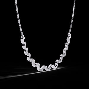 Colliers incurvés de forme ondulée en or blanc or rose avec diamants de laboratoire Design de bijoux élégants - Product Image 4