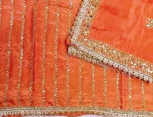 Costumes traditionnels indiens brodés à la main sans couture de créateur moderne pour les fêtes belles pour les femmes - Product Image 3