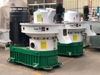 Machine à granulés de bois industrielle à haute productivité pour le granulage de sciure, de paille et de biomasse avec moteur de 30 kW, boîte de vitesses 380V