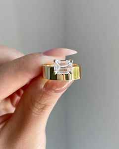 Bague de fiançailles de luxe en argent avec moissanite taille émeraude latérale de 2,50 carats, solitaire, bande de mariage style cigare, bague d'anniversaire, cadeau - Product Image 1