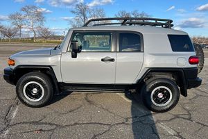TOYOTA FJ CRUISER TRAIL TEAM EDICIÓN ESPECIAL 2013 USADO (LHD/RHD) - Product Image 2
