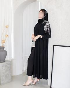 Abaya pour femmes en soie satinée de luxe sur mesure en gros, anti-rides, faite à la main, petite robe islamique turque, manches bouffantes, style Dubaï - Product Image 4