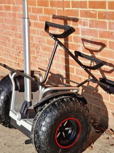 Scooter Eléctrico de Autoequilibrio para Golf, Vehículo de Movilidad Personal de Dos Ruedas con Portaequipajes para Exteriores y Campos de Golf - Product Image 2