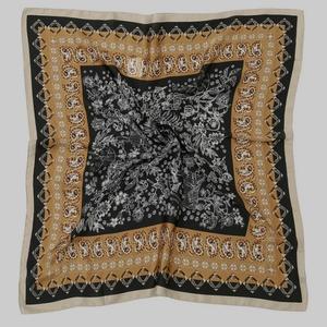 Vente en gros d'écharpes carrées à prix d'usine en pur coton biologique personnalisées à la main avec impression numérique Dernières écharpes de luxe - Product Image 2