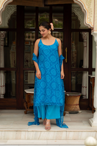Ensemble de robe droite brodée Gulabi Galiyan Blue Bandhej, décontractée, en georgette, avec dupatta pour adultes - Product Image 4