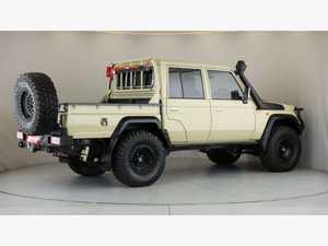 Camioneta V8 Doble Cabina 2023, Equipamiento Completo, Usada en Excelentes Condiciones, Entrega Rápida, Volante a la Izquierda/Derecha - Product Image 3