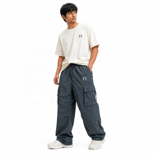 Pantalones Cargo de Nylon Personalizados al por Mayor para Hombre, Cintura Elástica, Pierna Ancha, Múltiples Bolsillos, Cordón Ajustable, Ligeros, Estilo Casual Urbano - Product Image 3