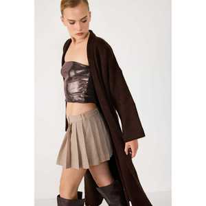 Top court sans bretelles en tissu brillant marron - Product Image 4