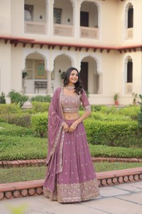 Lehenga Choli de style designer de luxe avec broderie et paillettes, idéal pour les mariages, les fiançailles, les festivals, les soirées, pour femmes - Product Image 3