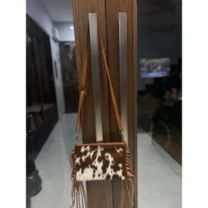 Sac bandoulière en cuir de vachette artisanal avec franges, sac de poitrine pour femme - Product Image 5
