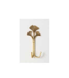 Ganchos de pared de latón duradero, diseñados para resistir el uso frecuente mientras mantienen la apariencia de superficie pulida. - Product Image 1