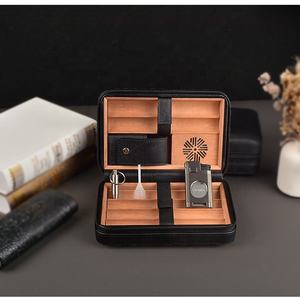 Lujosa caja de cigarros de viaje portátil, caja hidratante de cigarros de cuero genuino, incluye cortador de cigarros, humidificador para hombres - Product Image 2