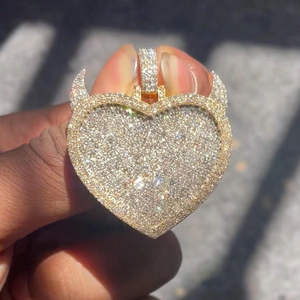 Elegante colgante de corazón de plata esterlina 925 con corte Moissanite diamante chapado en oro estilo lindo para fiesta regalo del Día de San Valentín - Product Image 1