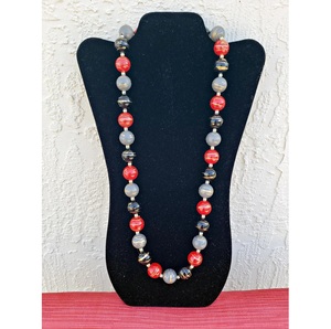 Collier à breloques en résine colorée très vendu, parfait pour les tenues décontractées, le bureau et les événements du soir à un bon prix - Product Image 6