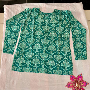 Nouveau modèle Short vert Kurti pour femmes et filles Tendance à porter au quotidien Kurti pour un look élégant Meilleur Kurti pour femme - Product Image 1