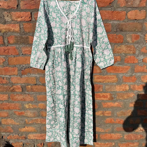 Robe longue décontractée à col en V et manches longues, brodée de fleurs et imprimée à la main, collection 2026, prix d'usine - Product Image 1