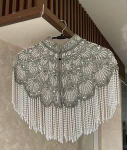 Cape de mariée en strass et perles faite à la main : Couvre-épaules de mariage - Product Image 1