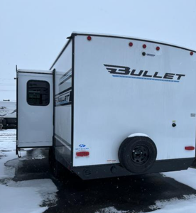 Camping-cars et caravanes d'occasion abordables 2026 2025 2024 Bullet Classic 1840RBWE disponibles - Product Image 4