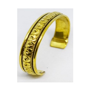 Famosa Pulsera de Latón con Diseño Hermoso para Damas, Artesanía de Calidad, Estilo Londres, Grabado de Latón, Moda Diwali - Product Image 1