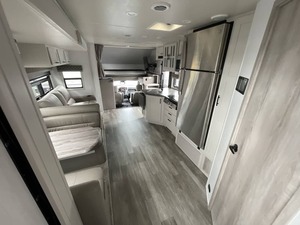 Caravanes de camping d'occasion 2023 D-y-n-a-m-a-x I-s-a-t-a 5 34DS4X4, structure en fibre de verre, tout-terrain - Product Image 3