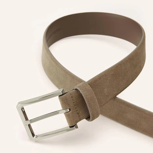 Cinturón de Gamuza Midnight Fog, Gamuza Oscura con Cuero de Gamuza de Lujo de Divine International - Product Image 1